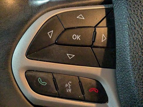 Used 2017 Jeep Cherokee Trailhawk w/ Cold Weather Group image 11