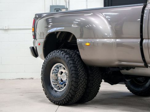 Used 2006 Chevrolet Silverado 3500 LT w/ Heavy-Duty Power Package AWD/4WD image 3