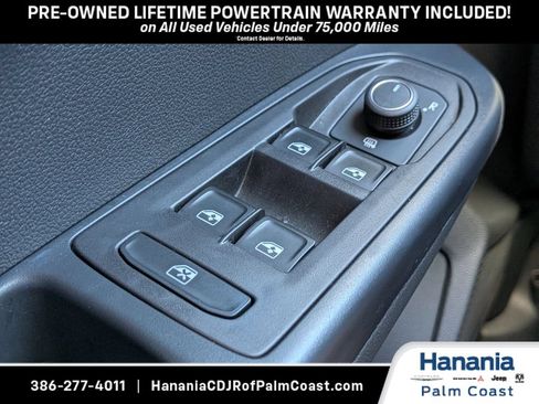 Used 2025 Volkswagen Taos SE FWD image 23