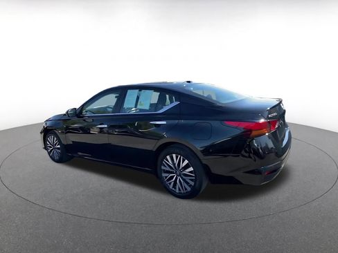 Used 2025 Nissan Altima 2.5 SV image 10