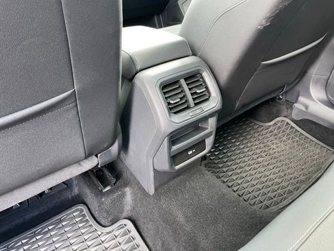 Certified 2025 Volkswagen Taos SE image 8