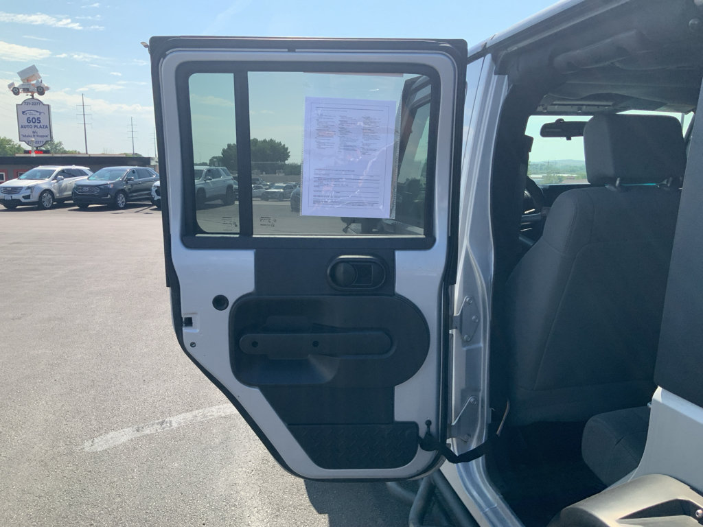 Used 2008 Jeep Wrangler Unlimited Sahara w/ Dual Top Group AWD/4WD image 15