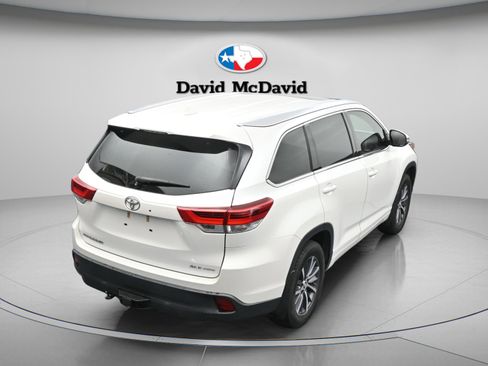 Used 2017 Toyota Highlander XLE AWD/4WD image 42