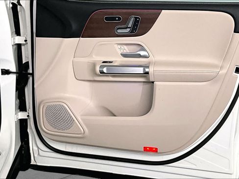 Certified 2022 Mercedes-Benz GLB 250 4MATIC image 23