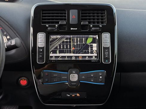 Used 2017 Nissan Leaf SV image 14