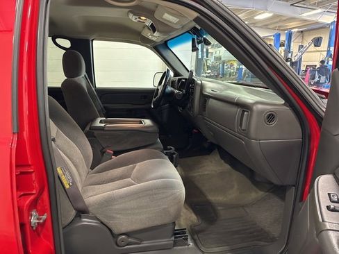 Used 2005 Chevrolet Silverado 2500 LS w/ Heavy-Duty Power Package image 37