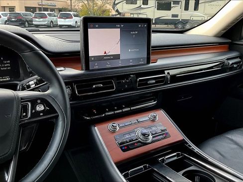 Used 2020 Lincoln Aviator Reserve w/ Class IV Trailer Tow Package image 6