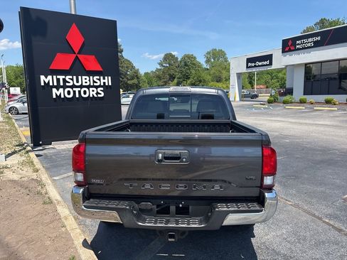 Used 2022 Toyota Tacoma SR5 RWD image 4