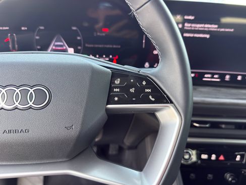 Used 2025 Audi Q5 Premium w/ Convenience Package AWD/4WD image 21