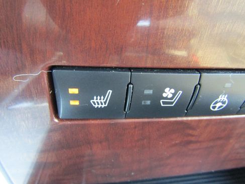 Used 2011 RAM 1500 Laramie image 31