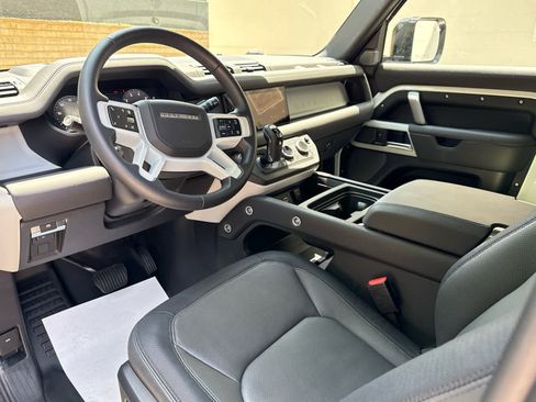 Certified 2024 Land Rover Defender 90 X-Dynamic SE image 9
