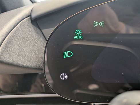 Used 2025 Porsche Taycan image 20