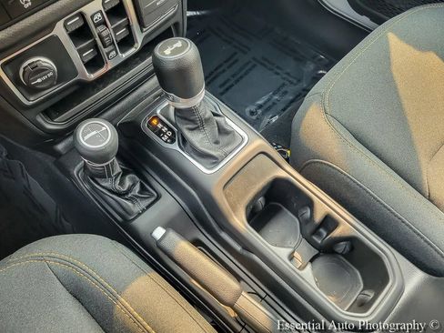 Used 2025 Jeep Wrangler Unlimited Sport AWD/4WD image 18