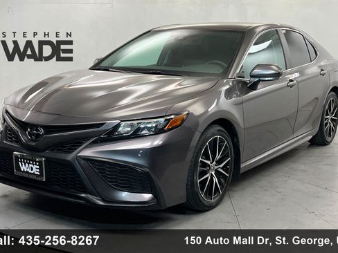 Used 2024 Toyota Camry SE FWD image 1