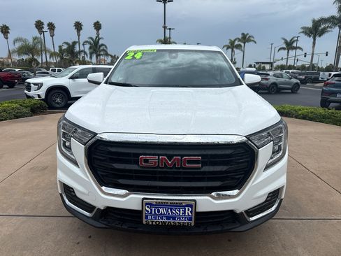 Used 2024 GMC Terrain SLE FWD image 2