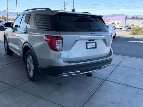 Used 2022 Ford Explorer XLT w/ Equipment Group 202A image 5