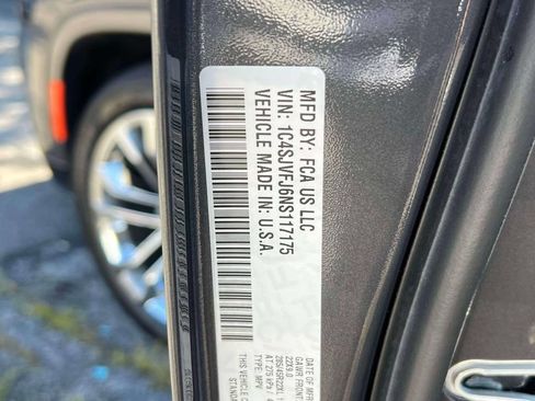 Used 2022 Jeep Grand Wagoneer Series II AWD/4WD image 20