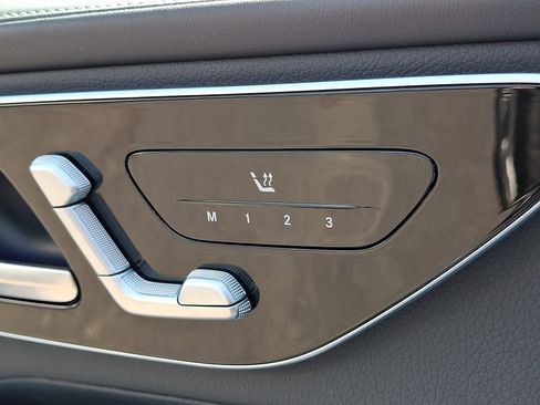 Used 2024 Mercedes-Benz GLC 300 4MATIC image 25