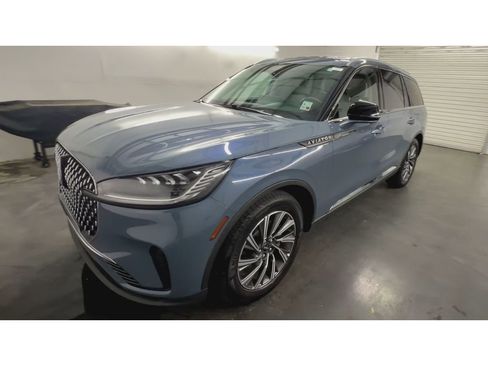 Used 2026 Lincoln Aviator 2WD image 4