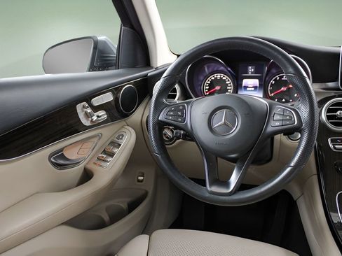 Used 2019 Mercedes-Benz GLC 300 image 15
