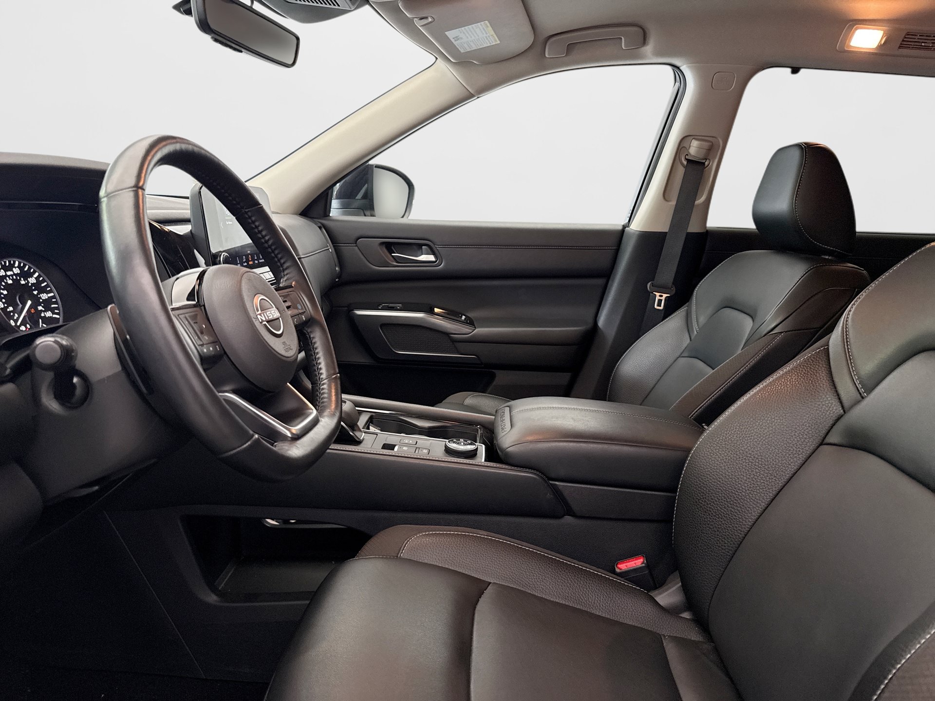 Used 2023 Nissan Pathfinder SL AWD/4WD image 9
