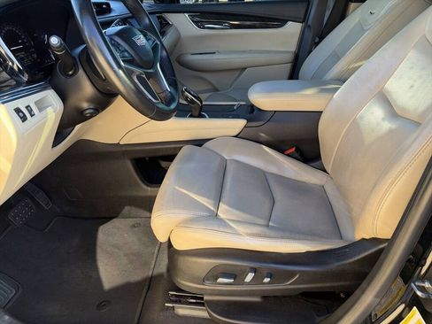 Used 2017 Cadillac XT5 Base image 24