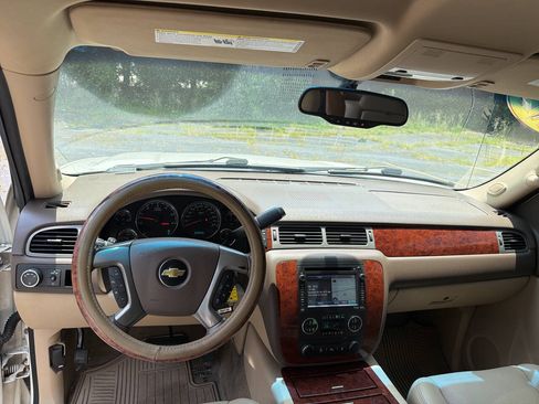 Used 2012 Chevrolet Avalanche LTZ RWD image 29