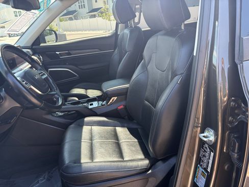 Used 2022 Kia Telluride EX w/ EX Premium Package AWD/4WD image 14