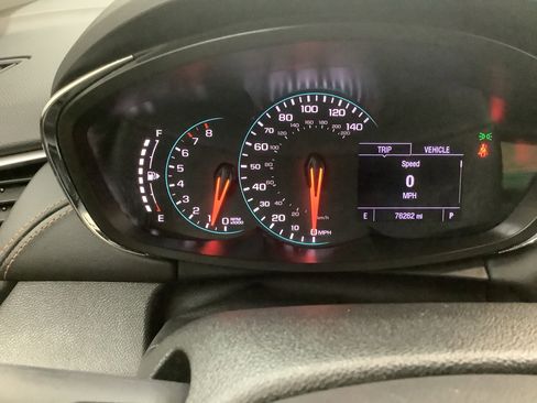 Used 2019 Chevrolet Trax LT w/ LT Convenience Package image 17