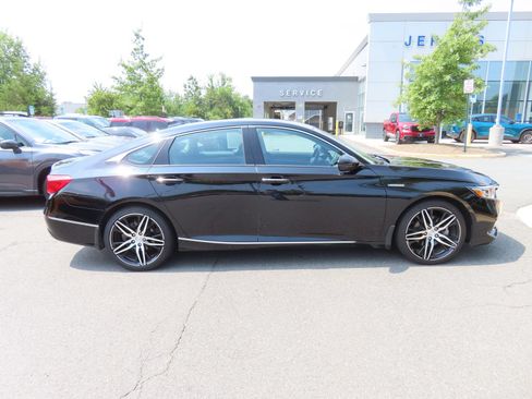 Used 2022 Honda Accord Touring image 4