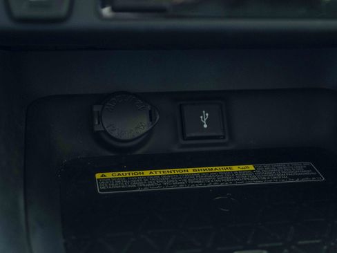 Used 2020 Toyota RAV4 XLE Premium FWD image 32