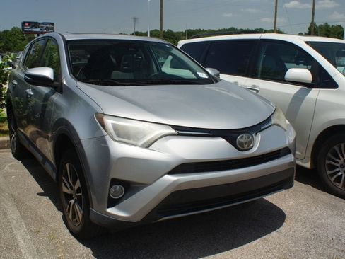 Used 2018 Toyota RAV4 XLE FWD image 1