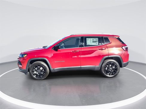 Used 2026 Jeep Compass Latitude image 5