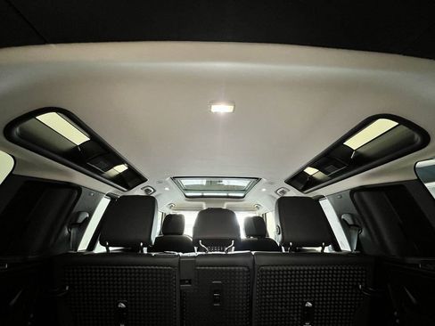 New 2024 Land Rover Defender 110 S image 29