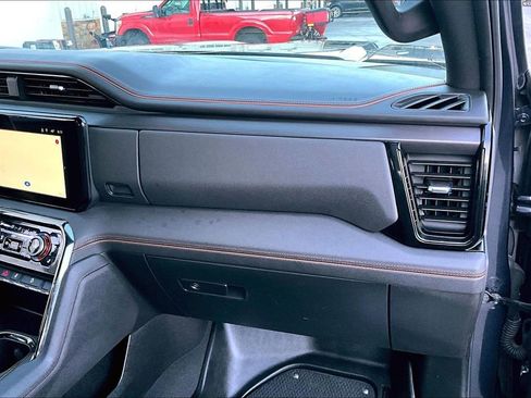 Used 2024 GMC Sierra 2500 AT4 w/ AT4 Preferred Package image 17