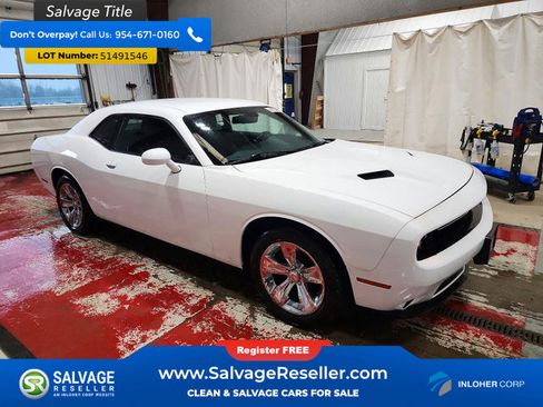 Used 2016 Dodge Challenger SXT RWD image 5