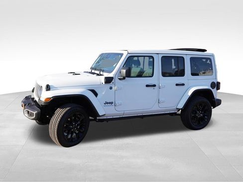 Used 2025 Jeep Wrangler Unlimited Sahara w/ Safety Group AWD/4WD image 11