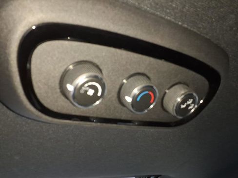 Used 2023 Dodge Durango GT image 32