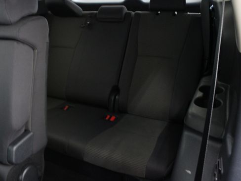Used 2025 Toyota Highlander LE AWD/4WD image 32