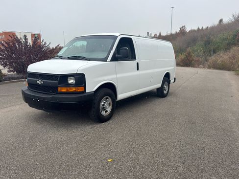 Used 2015 Chevrolet Express 3500 image 7
