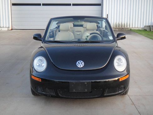Used 2008 Volkswagen Beetle SE image 3