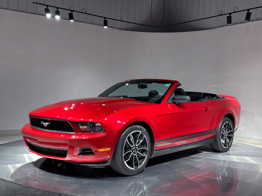 Used 2010 Ford Mustang Convertible RWD image 2