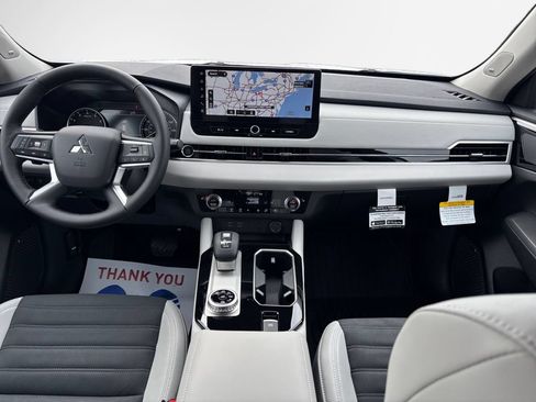 New 2026 Mitsubishi Outlander AWD image 22