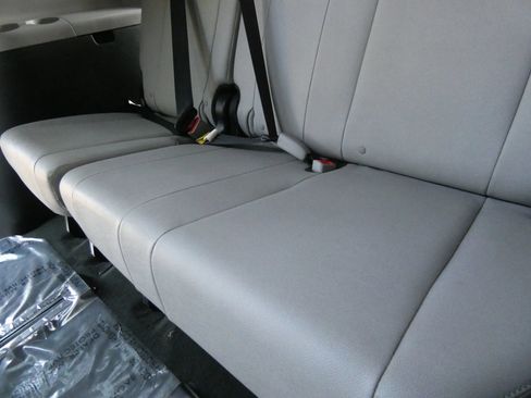 Used 2018 Toyota Sienna Limited image 45