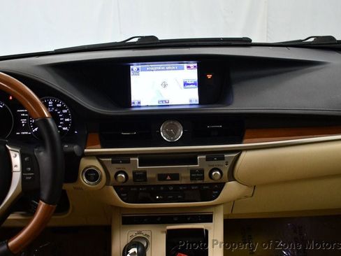 Used 2013 Lexus ES 300h image 27