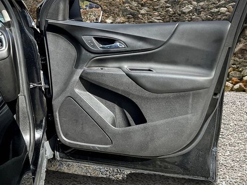 Used 2021 Chevrolet Equinox LT image 18