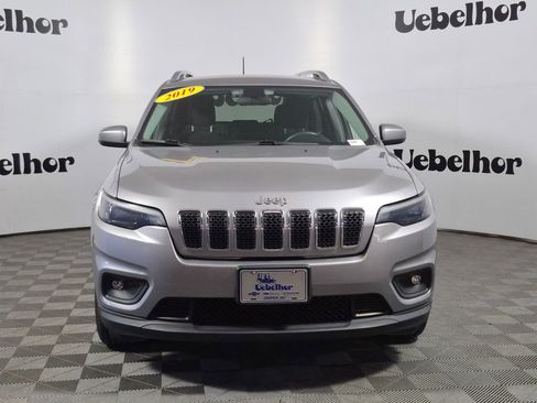 Used 2019 Jeep Cherokee Latitude w/ Cold Weather Group FWD image 2