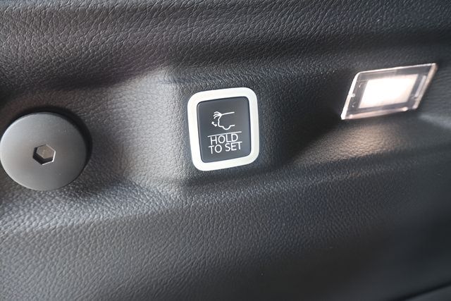 New 2026 Jeep Grand Cherokee L Limited AWD/4WD image 10