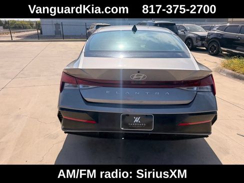 Used 2025 Hyundai Elantra SEL FWD image 3