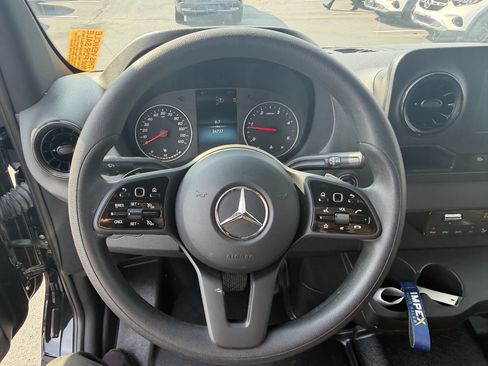 Used 2024 Mercedes-Benz Sprinter 2500 image 17